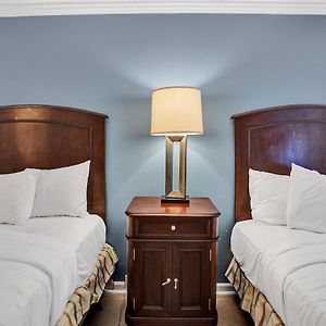 Chambre Traditionnelle Côté Piscine Lit Queen-Size